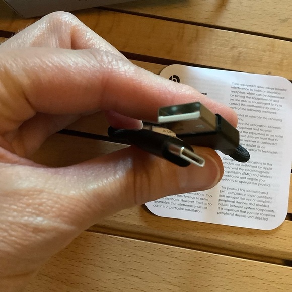 BEATS Black USB-A to USB-C Cable 8 in - Picture 7 of 8